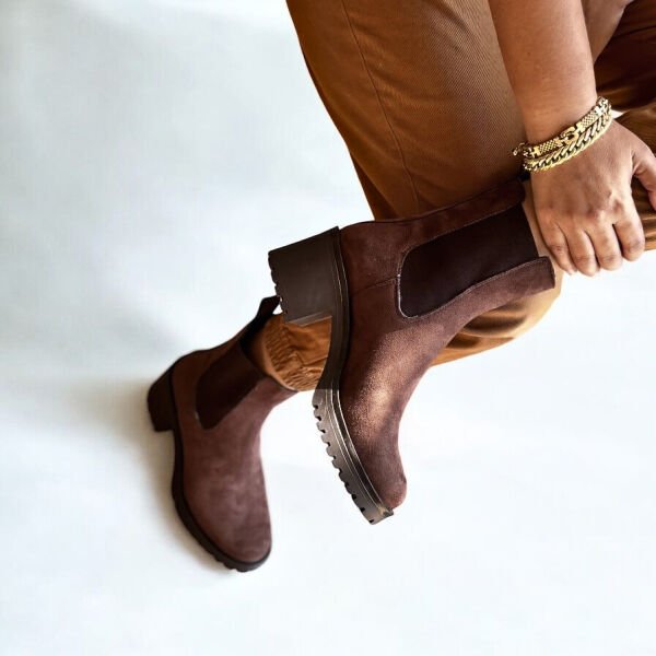 Kahve Lüx Süet İki Yandan Lastikli Kalın Topuklu Yuvarlak Burunlu Kadın Chelsea Bot