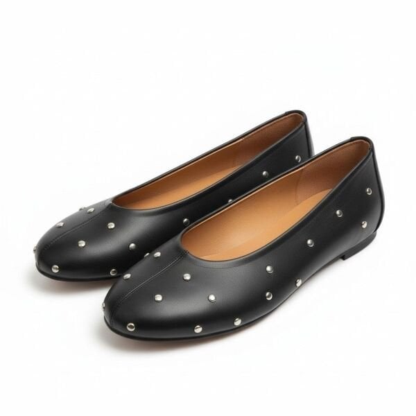 Siyah Deri Pim Detaylı Yuvarlak Burunlu Kadın Babet