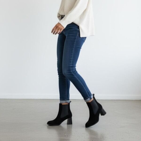 Siyah Süet Hakiki Deri İki Yandan Lastikli Kadın Kare Burunlu Kalın Topuklu Bot