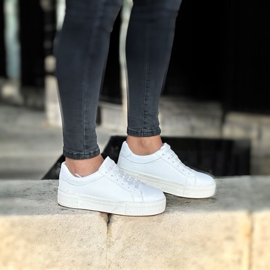 Beyaz Deri Kadın Bağcıklı Spor Ayakkabı