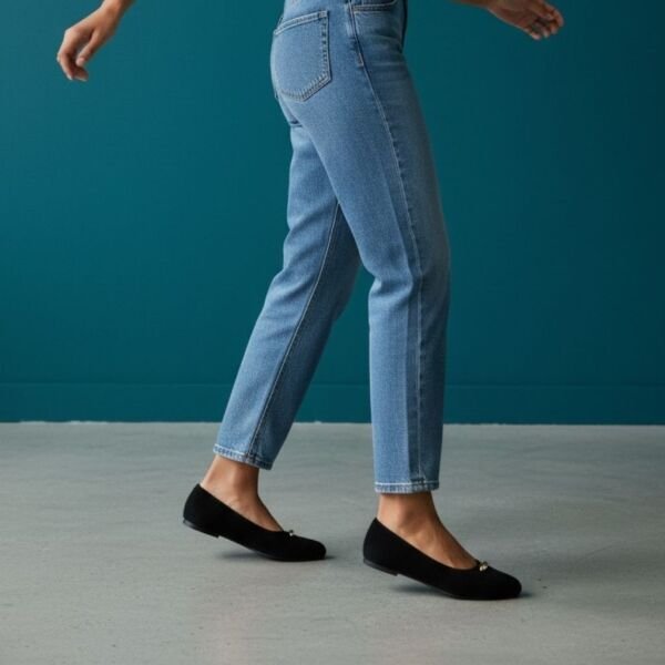 Siyah Süet Gold Aksesuar Detaylı Kadın Günlük Babet