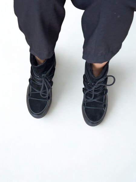 Siyah Süet Hakiki Deri Garnili  İçi Peluş Astarlı Kadın Bağcıklı Bot