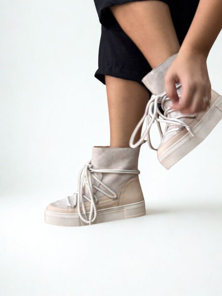 Bej Süet Hakiki Deri Garnili  İçi Peluş Astarlı Kadın Bağcıklı Bot