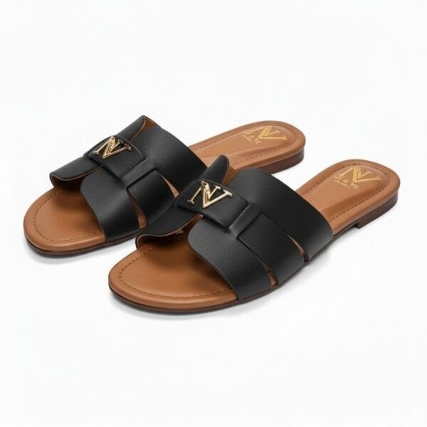 Siyah Deri Gold Aksesuarlı Kadın Günlük Rahat ve Şık Terlik