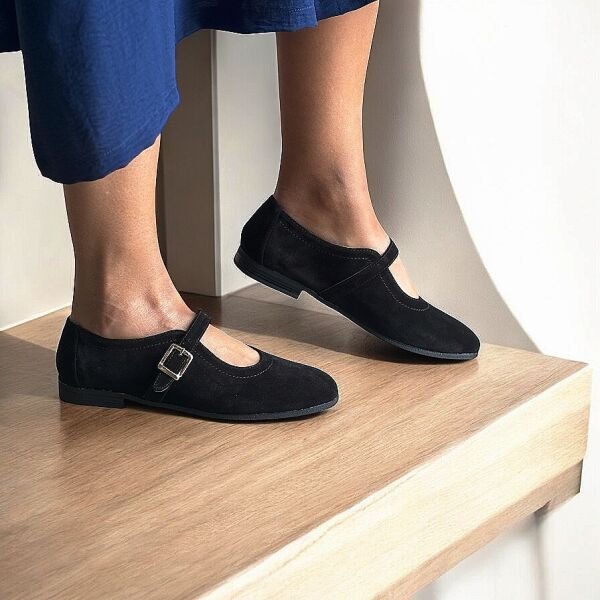 Siyah Süet Hakiki Deri Tokalı Kadın Babet