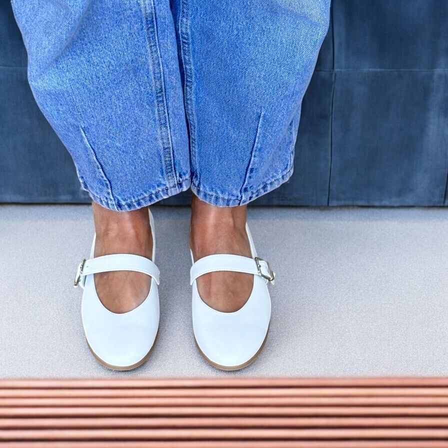 Beyaz Deri Tek Bantlı Yuvarlak Burun Kadın Babet