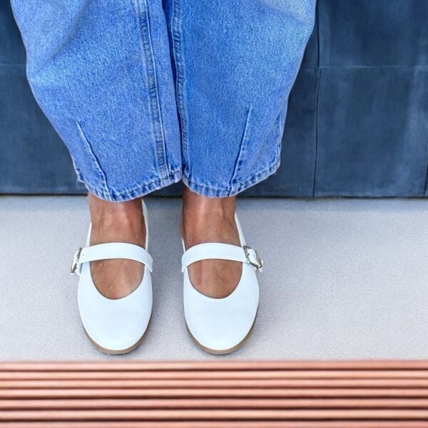 Beyaz Deri Tek Bantlı Yuvarlak Burun Kadın Babet