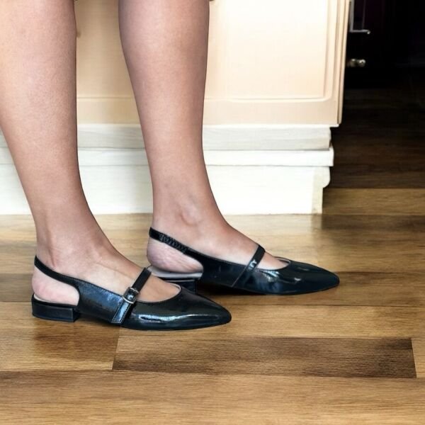 Siyah Rugan Hakiki Deri Arkası Açık Sivri Burunlu Bantlı Günlük Babet