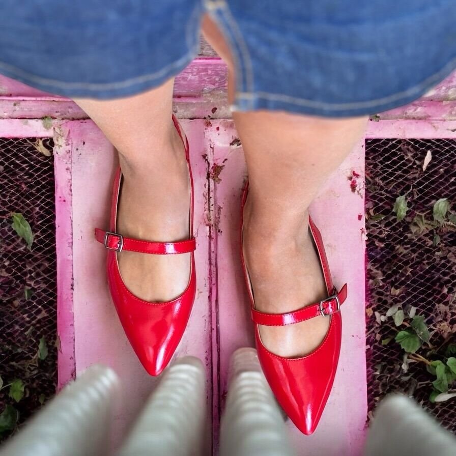 Kırmızı Rugan Hakiki Deri Arkası Açık Sivri Burunlu Bantlı Günlük Babet