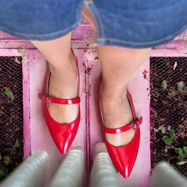 Kırmızı Rugan Hakiki Deri Arkası Açık Sivri Burunlu Bantlı Günlük Babet