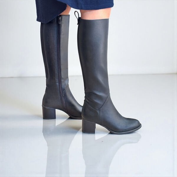 Siyah Deri Fermuarlı Diz Altı Arkadan Lastikli Kadın Kalın Topuklu Çizme