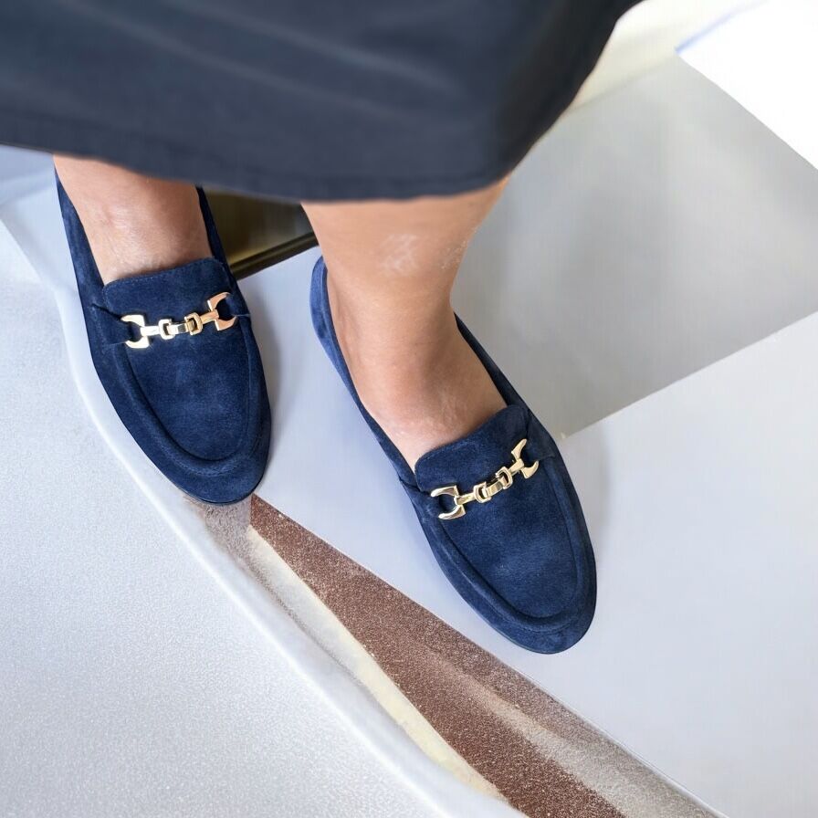 Lacivert Süet Hakiki Deri Gold Zincir Aksesuarlı Kadın Loafer Ayakkabı