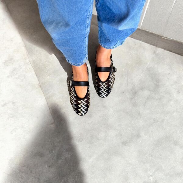 Siyah File Nakışlı Tek Bantlı Kadın Günlük Babet