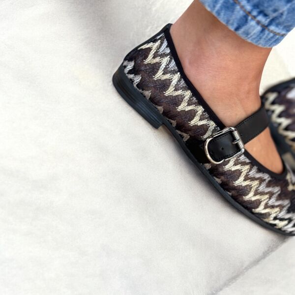 Siyah File Nakışlı Tek Bantlı Kadın Günlük Babet