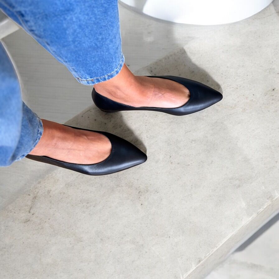 Siyah Hakiki Deri Sivri Burun Şık Ve Rahat Günlük Babet