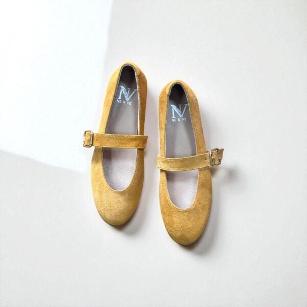 Hardal Süet Hakiki Deri Yuvarlak Burunlu Tokalı Kadın Babet