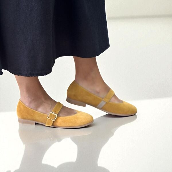 Hardal Süet Hakiki Deri Yuvarlak Burunlu Tokalı Kadın Babet