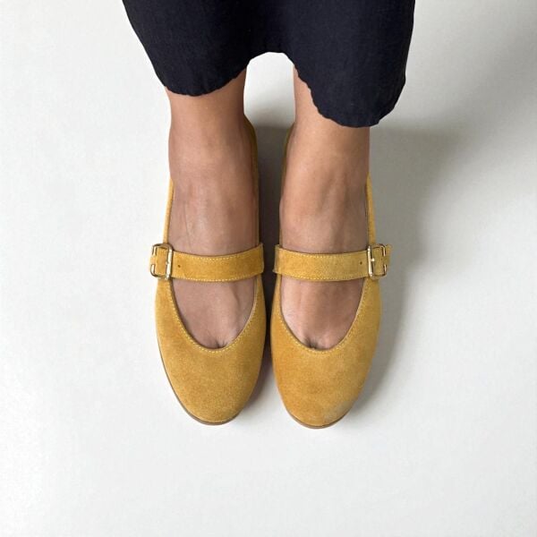 Hardal Süet Hakiki Deri Yuvarlak Burunlu Tokalı Kadın Babet