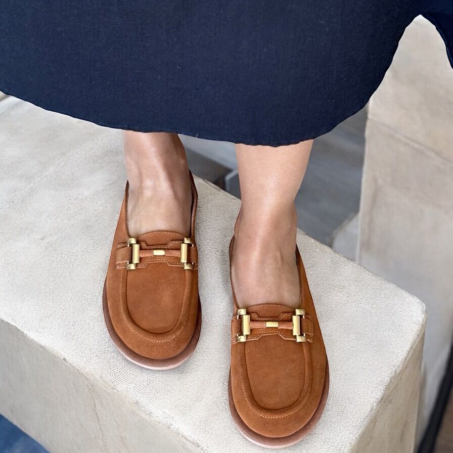 Taba Süet Hakiki Deri Gold Aksesuarlı Kadın Sabo Terlik