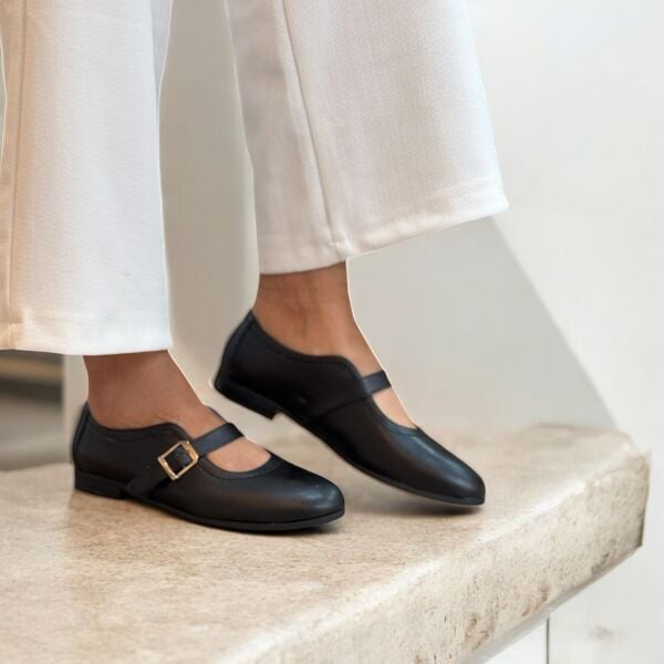 Siyah Deri Tokalı Kadın Babet