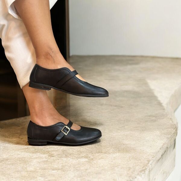 Siyah Deri Tokalı Kadın Babet