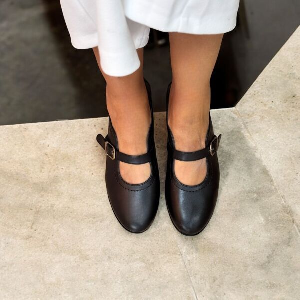 Siyah Deri Tokalı Kadın Babet