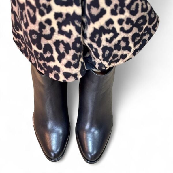 Siyah Deri İçten Fermuarlı Kadın Kalın Topuklu Bot