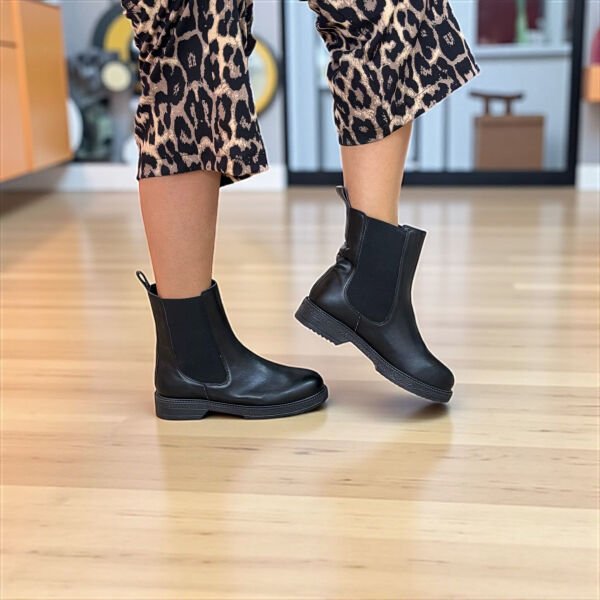 Siyah Deri İki Yandan Lastikli Kadın Chelsea Bot