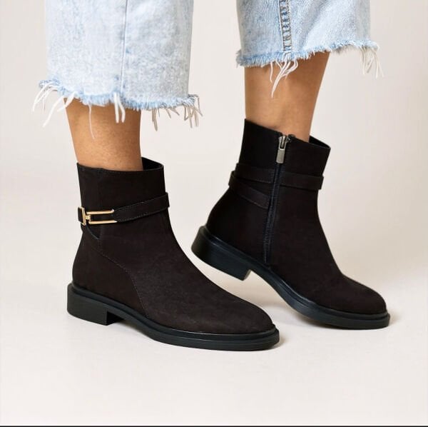 Siyah Süet Hakiki Deri Toka Aksesuarlı Kadın İçten Fermuarlı Bot