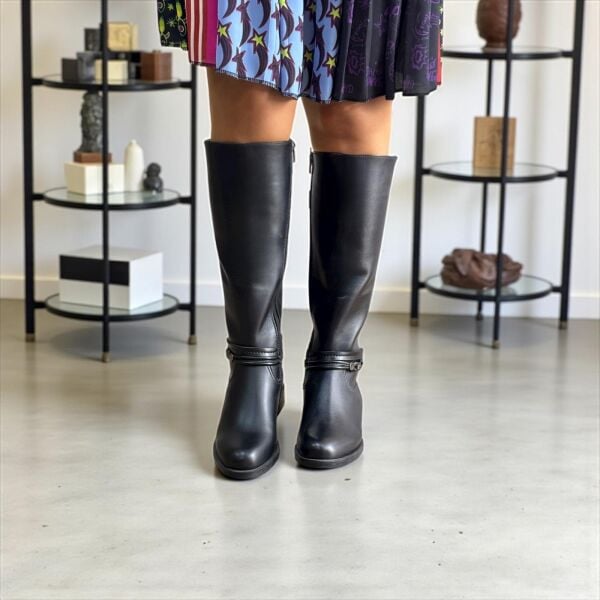 Siyah Deri Diz Altı Biletkten Atkılı Kadın İçten Fermuarlı Binici Çizme
