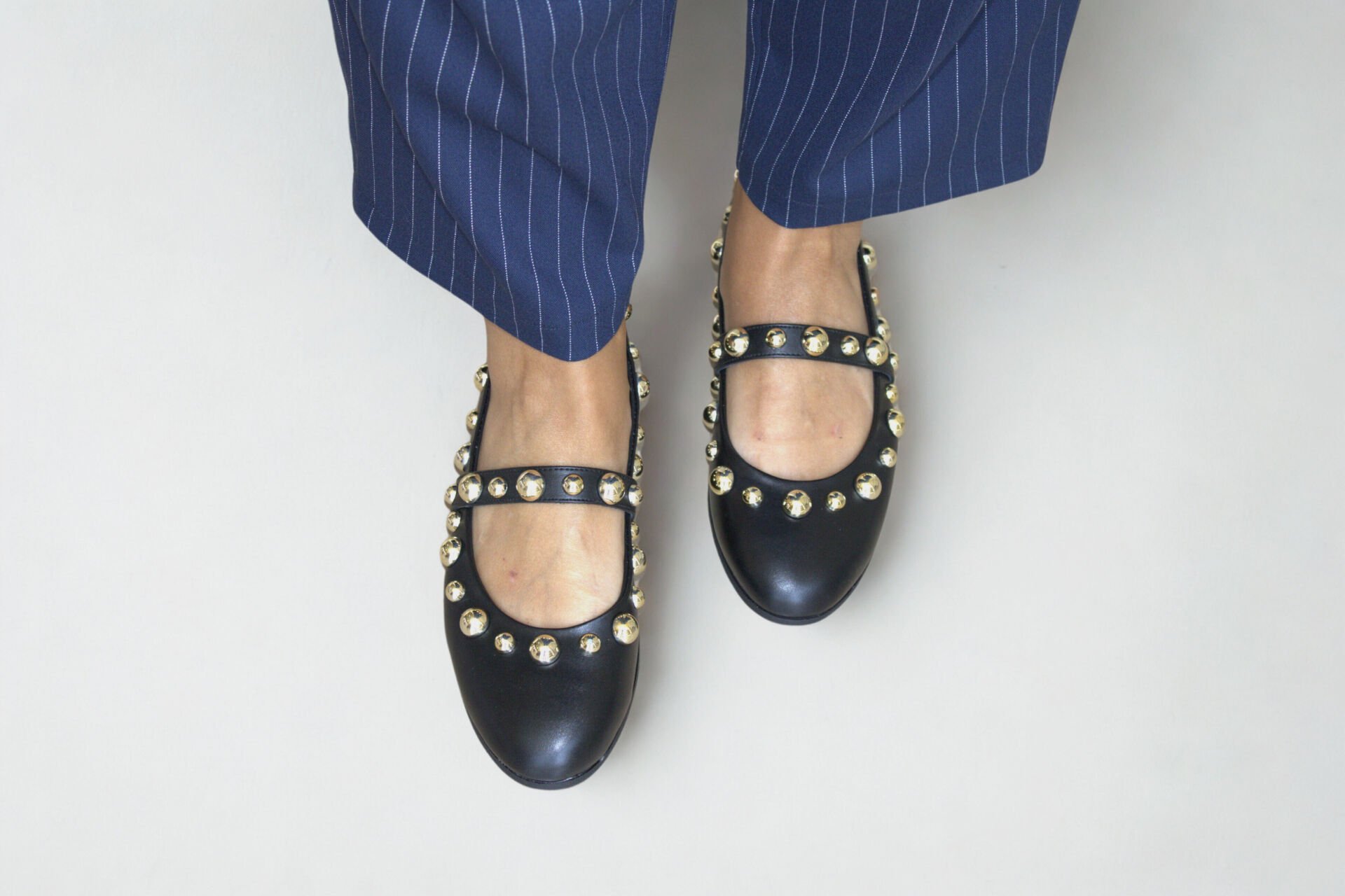 Siyah Hakiki Deri Zımbalı Tek Bantlı Kadın Yuvarlak Burun Babet