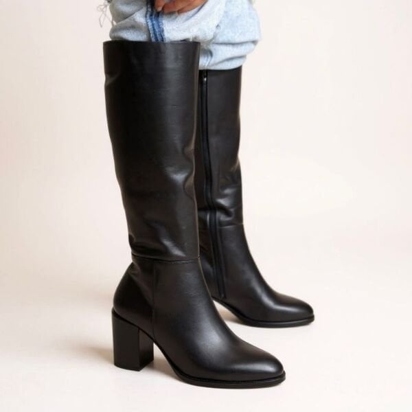 Siyah Deri Diz Altı İçten Lastikli Kadın Klasik Çizme