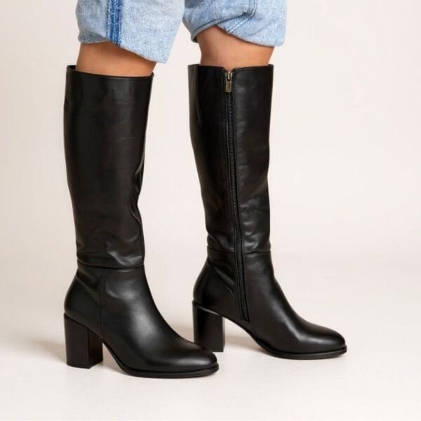 Siyah Deri Diz Altı İçten Lastikli Kadın Klasik Çizme