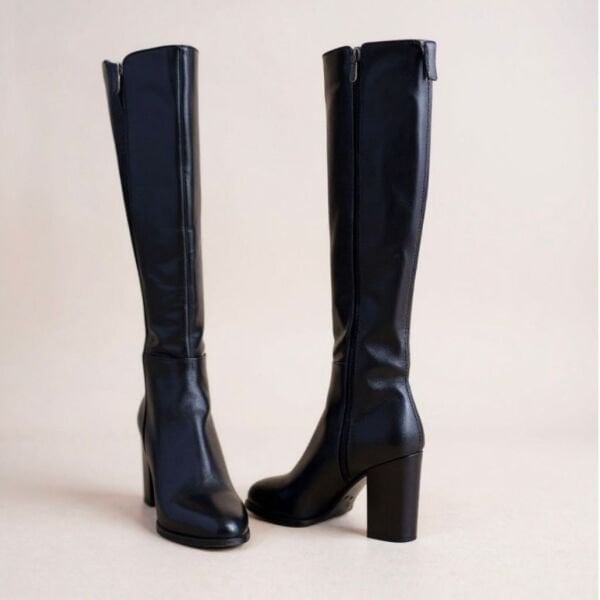 Siyah Deri Diz Altı İçten Lastikli Kadın Klasik Çizme