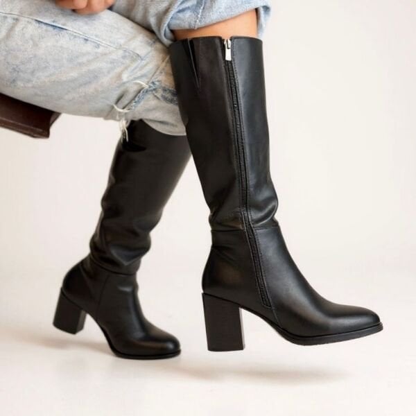 Siyah Deri Diz Altı İçten Lastikli Kadın Klasik Çizme