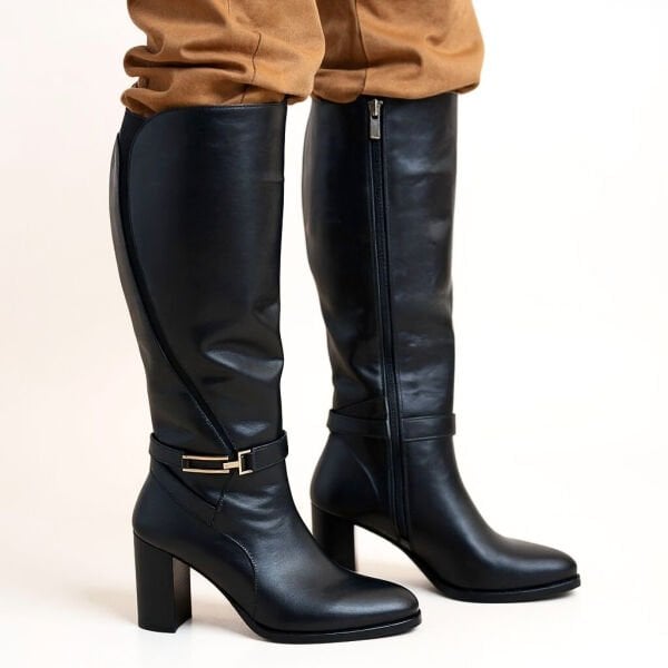 Siyah Deri Lastik Detaylı Tokalı Kadın Kalın Topuklu Çizme