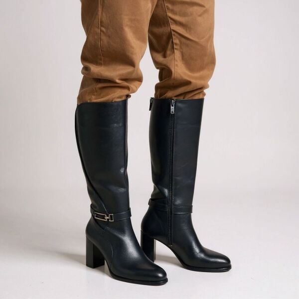 Siyah Deri Lastik Detaylı Tokalı Kadın Kalın Topuklu Çizme