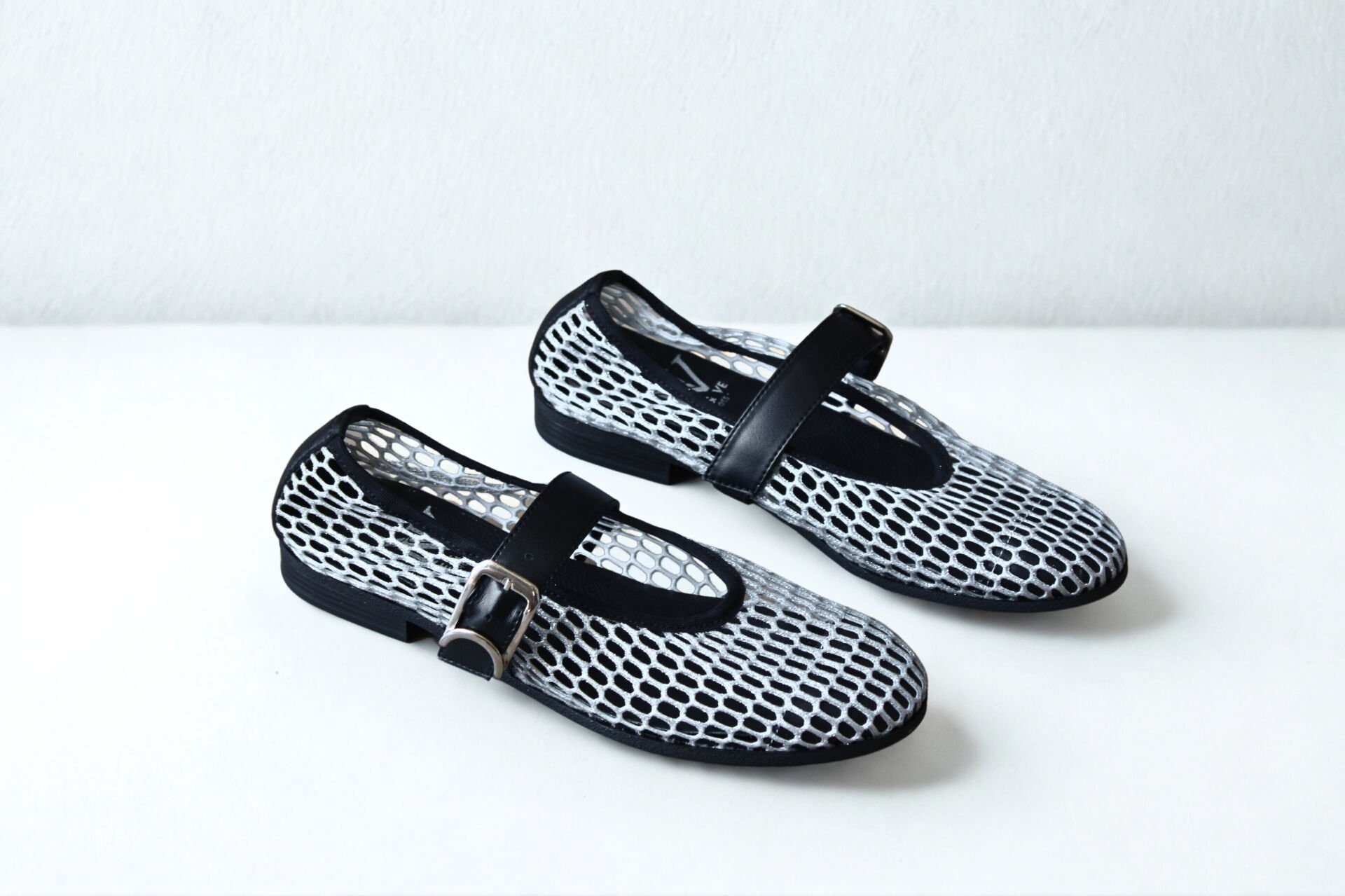 Beyaz File Simli Tek Bantlı Yuvarlak Burun Şık ve Rahat Günlük Babet