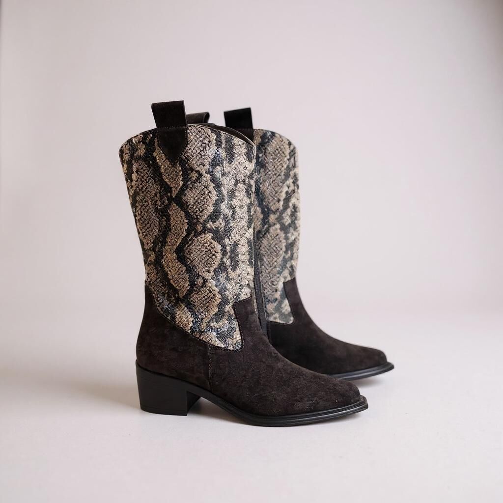 Kahve Süet Hakiki Deri Yılan Baskılı İçten Fermuarlı Kadın Western Bot