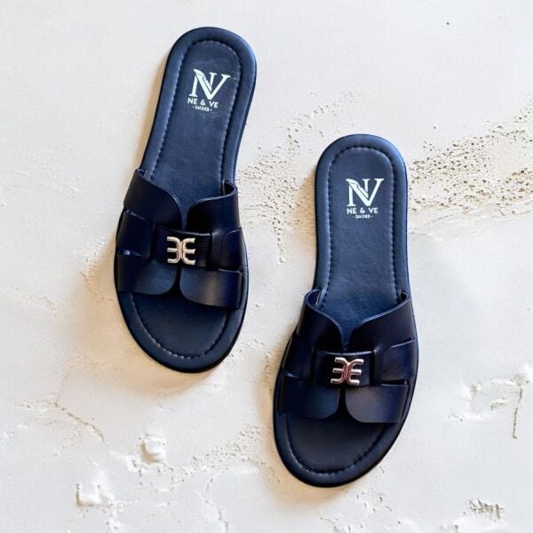 Siyah Hakiki Deri Gold Aksesuarlı Kadın Günlük Rahat ve Şık Terlik