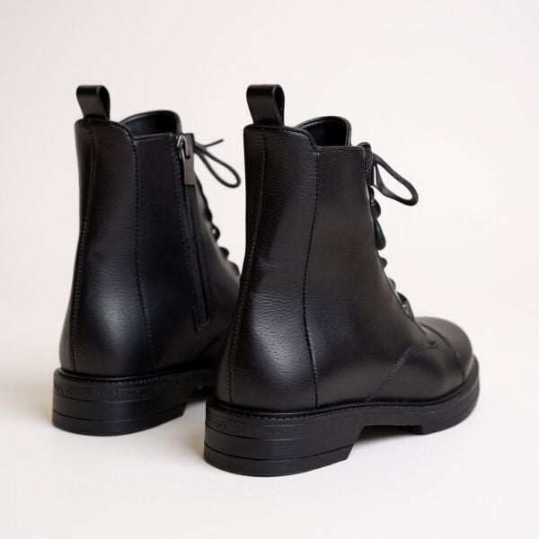 Siyah Deri İçten Fermuarlı Kadın Postal