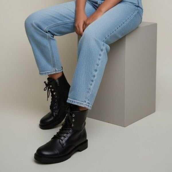 Siyah Deri İçten Fermuarlı Kadın Postal