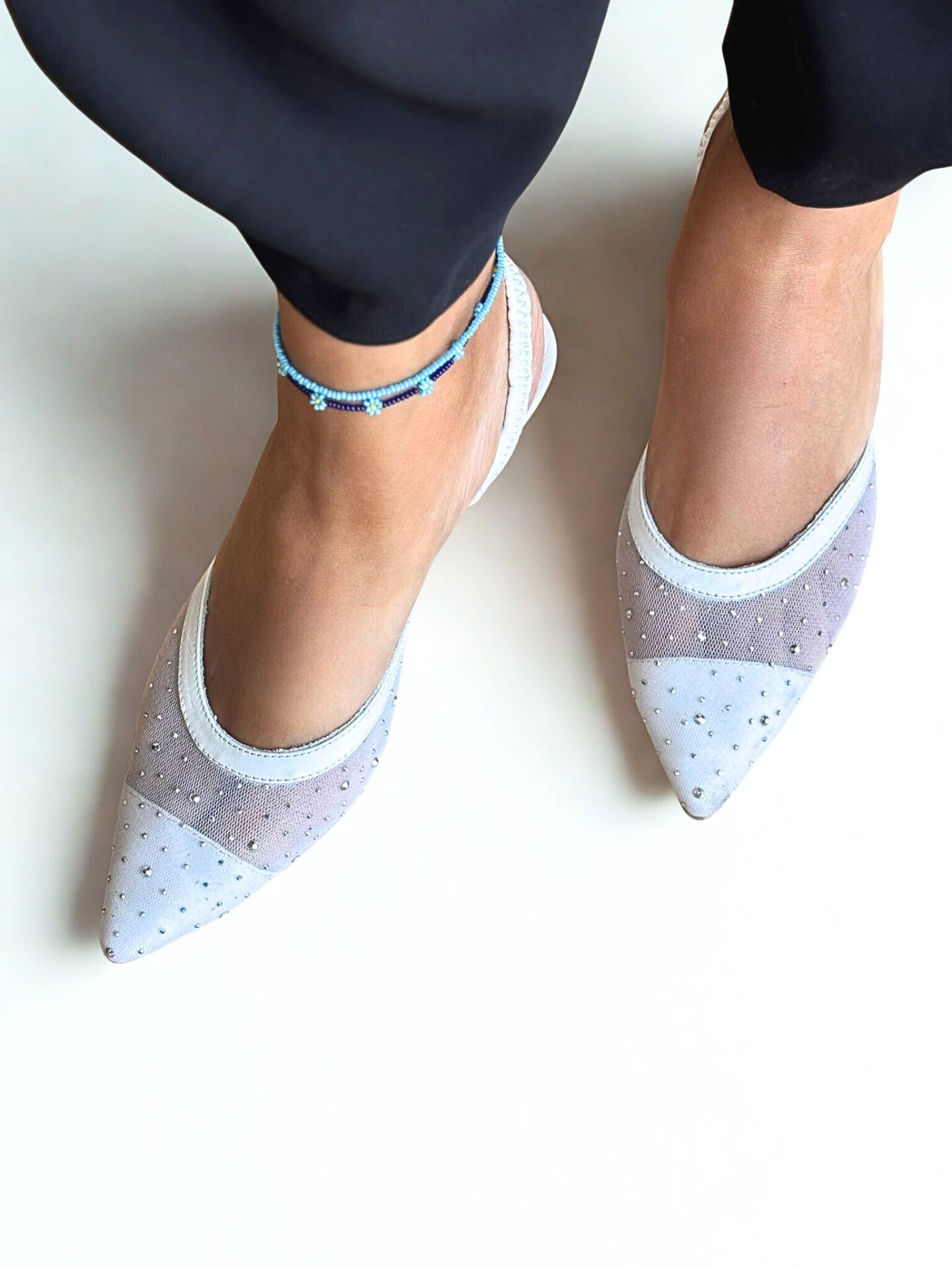 Beyaz Taş File Detaylı Arkası Açık Sivri Burunlu Büzgü Lastik Detaylı Kadın Ayakkabı