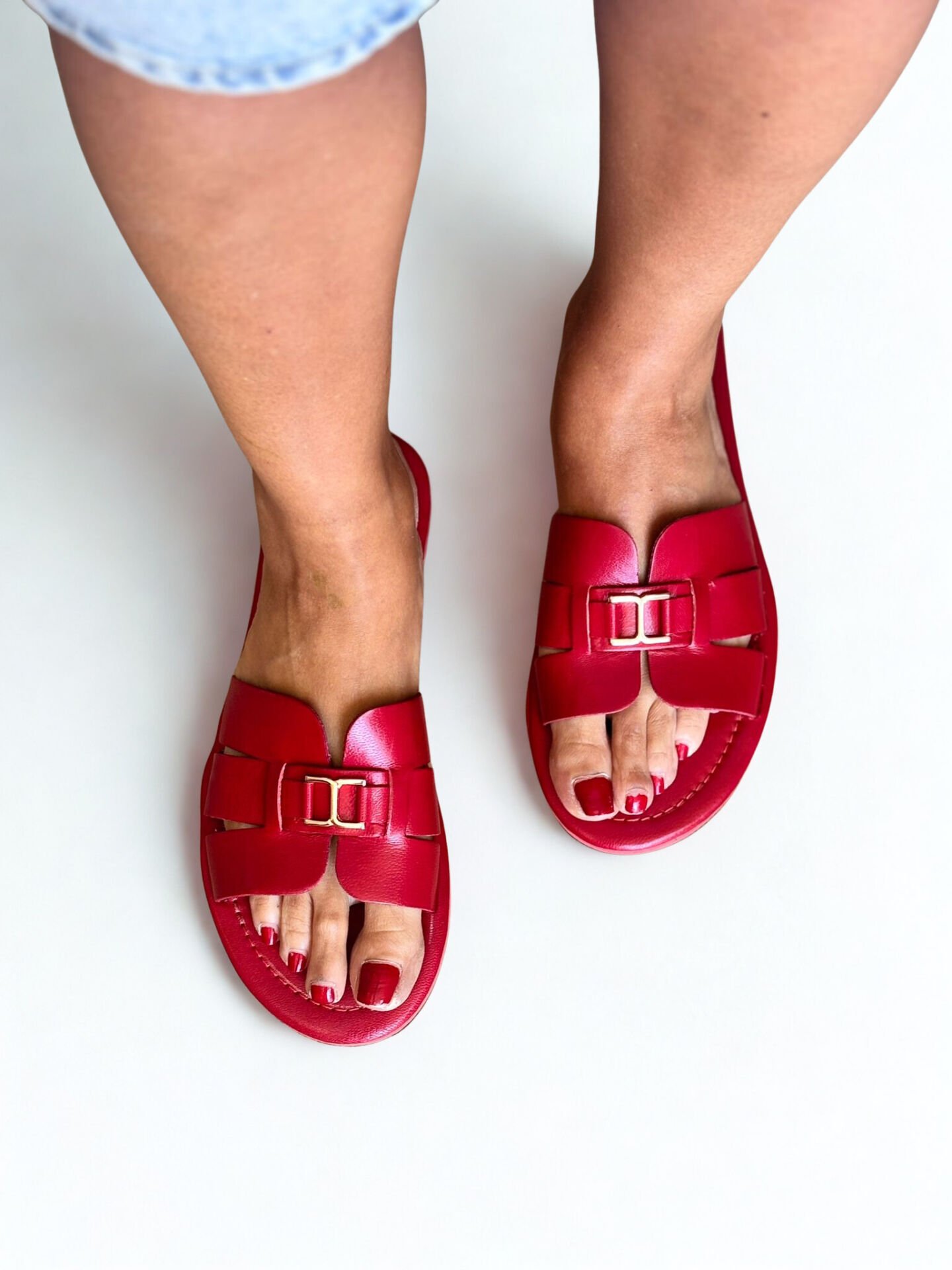 Kırmızı Hakiki Deri Gold Aksesuarlı  Kadın Günlük Rahat ve Şık Terlik