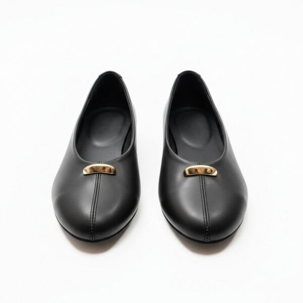 Siyah Hakiki Deri Gold Aksesuar Detaylı Kadın Günlük Babet