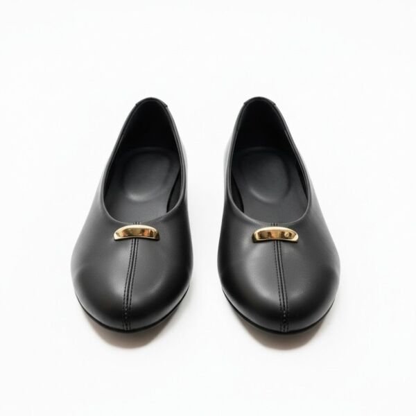 Siyah Hakiki Deri Gold Aksesuar Detaylı Kadın Günlük Babet