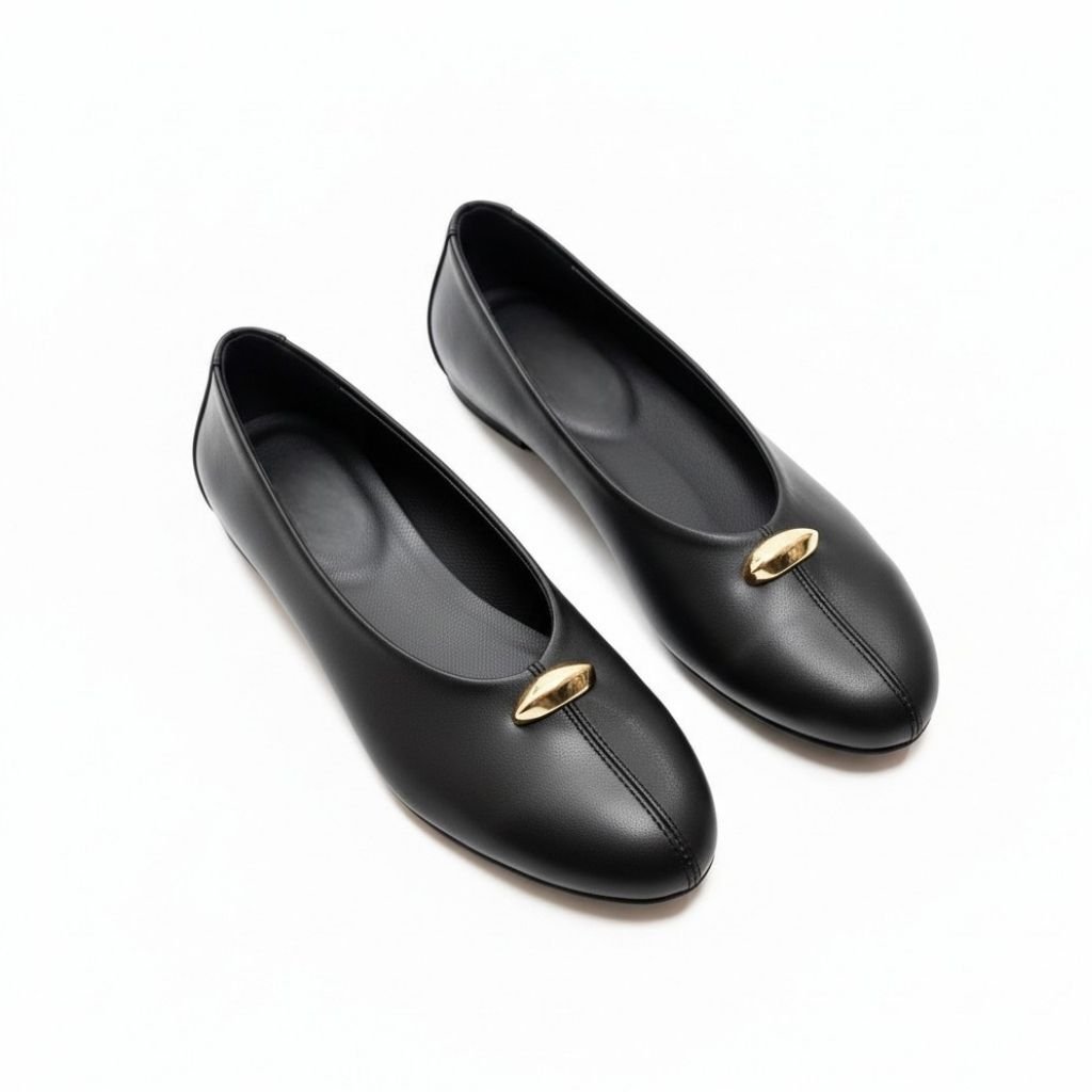 Siyah Hakiki Deri Gold Aksesuar Detaylı Kadın Günlük Babet