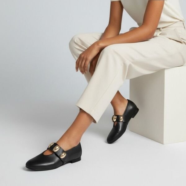 Siyah Hakiki Deri Gold Aksesuar Detaylı Lastikli Kadın Şık ve Rahat Babet