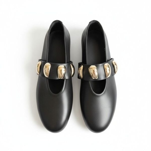 Siyah Hakiki Deri Gold Aksesuar Detaylı Lastikli Kadın Şık ve Rahat Babet