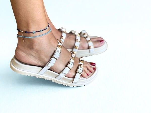 Beyaz Deri Gold Aksesuarlı Kadın Günlük Şık ve Rahat Terlik